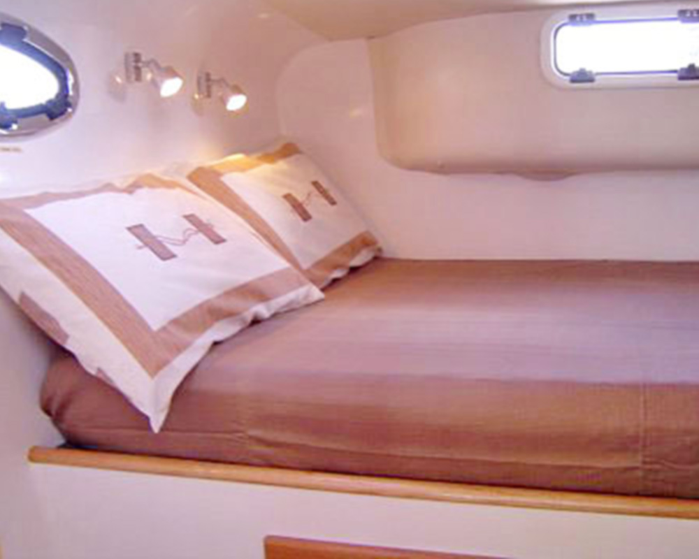 Razzledazzlefusion40bedroom Charter Yachts Australia kap