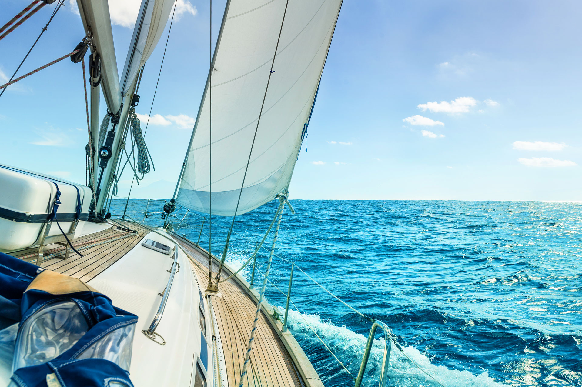 Set sail across the Whitsundays Charter Yachts Australia
