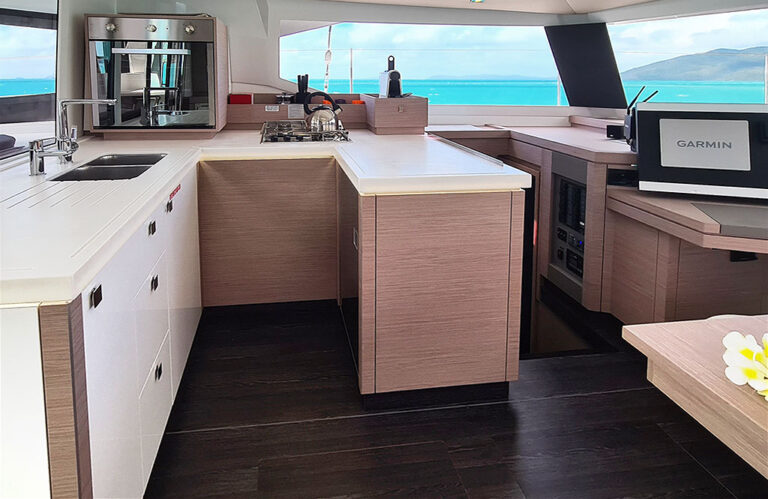 Chrissy 42 Fountaine Pajot Astrea Galley