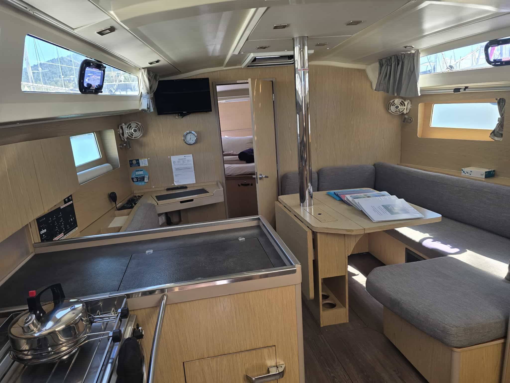 “Bella Breeza” Beneteau 41.1