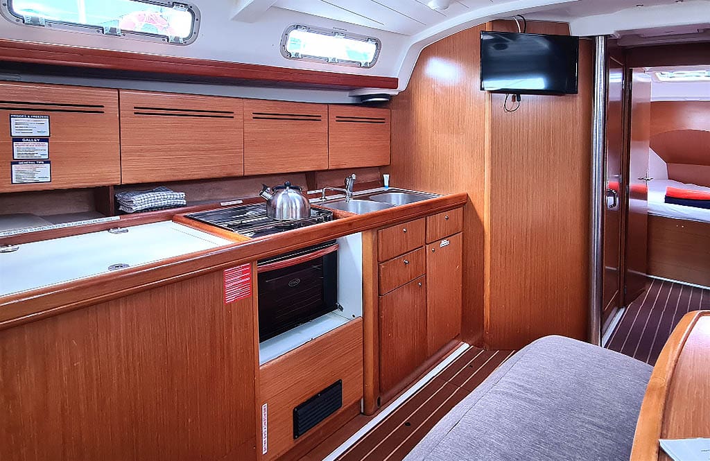 “Chirping Bird” Beneteau 43