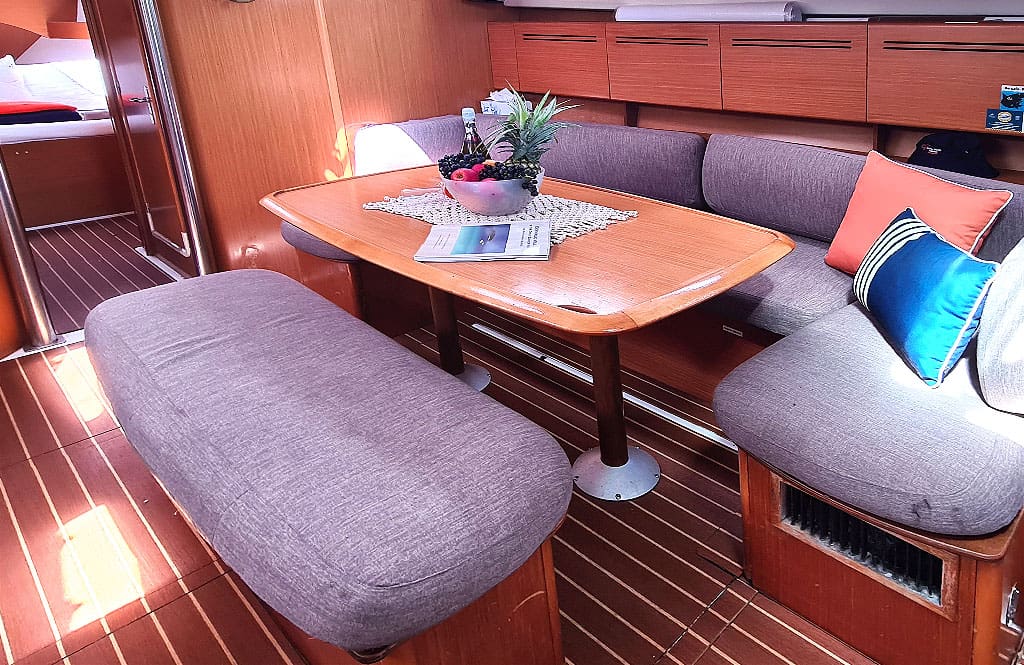 “Chirping Bird” Beneteau 43