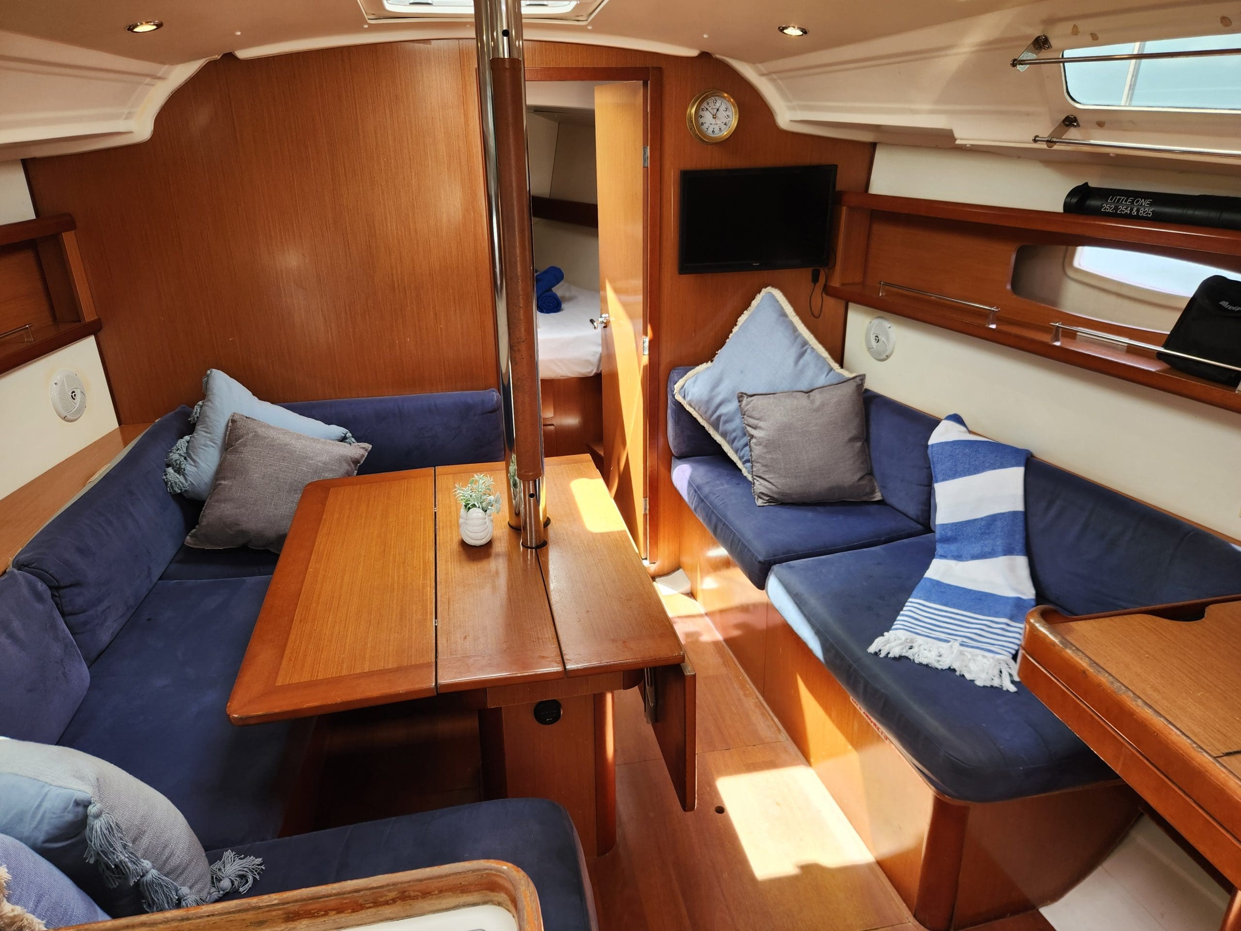 “Little One” Beneteau Oceanis 37′