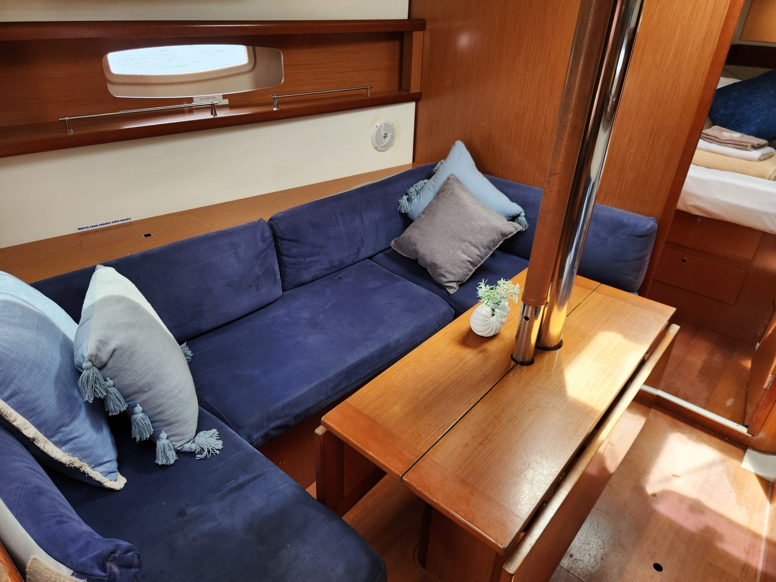 “Little One” Beneteau Oceanis 37′